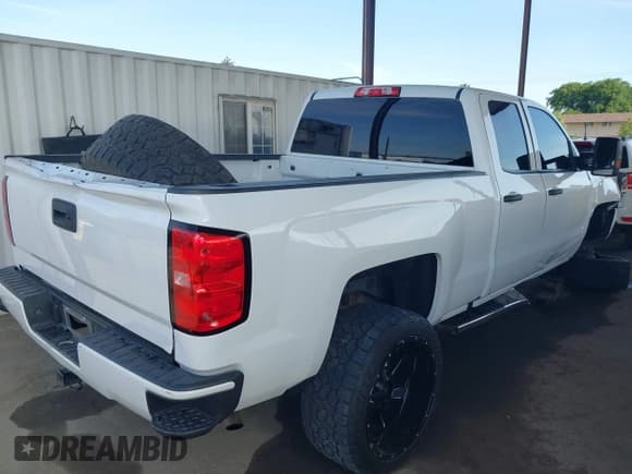 ✅ 2018 Chevrolet Silverado 1500 Custom • VIN: 1GCRCPEHXJZ321384 • Лот: 42249566. Опубликован ранее на IAAI с пробегом 127 257 миль. Бесплатный доступ к архиву аукционных продаж из США и подробный отчёт об истории автомобиля на DreamBid. Изображение 4.