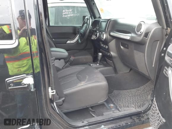 ✅ 2013 Jeep Wrangler Unlimited Sahara • VIN: 1C4BJWEG7DL627832 • Lot: 43612414. Wystawiony na IAAI z przebiegiem 181 773 mil. Bezpłatny archiwum sprzedaży aukcyjnych z USA i szczegółowy raport historii pojazdu na DreamBid. Zdjęcie 5.