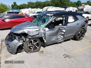 2023 Chevrolet TrailBlazer RS с VIN KL79MTSL5PB111076, выставлен на аукционе Copart как лот 57844174 с пробегом 18 511 миль миль и Списание • Salvage title. История ставок и продаж доступна на DreamBid. Изображение 1.