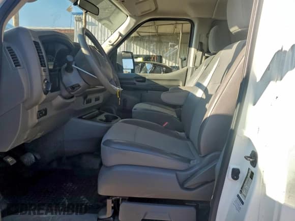 ✅ 2016 Nissan NV S • VIN: 5BZBF0AA8GN853211 • Lot: 91742225. Listed on Copart with 24,379 mi. Free auction sales archive from the USA and detailed vehicle history report at DreamBid. Image 7.