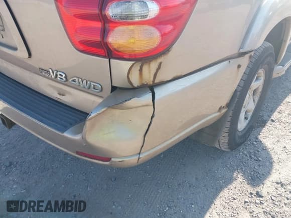 ✅ 2001 Toyota Sequoia SR5 • VIN: 5TDBT44AX1S017171 • Lot: 41795741. Listed on IAAI with 292,731 mi. Free auction sales archive from the USA and detailed vehicle history report at DreamBid. Image 12.