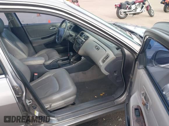 2000 Honda Accord EX с VIN 1HGCG1657YA079580, выставлен на аукционе IAAI как лот 42614740 с пробегом 211 481 миль миль и . История ставок и продаж доступна на DreamBid. Изображение 5.