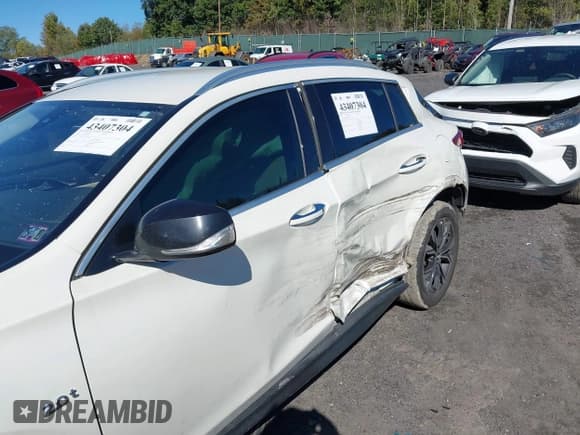 ✅ 2018 Infiniti QX30 Premium • VIN: SJKCH5CR0JA052797 • Lot: 43407304. Listed on IAAI with 99,253 mi. Free auction sales archive from the USA and detailed vehicle history report at DreamBid. Image 6.