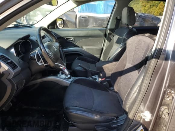 ✅ 2012 Mitsubishi Outlander SE • VIN: JA4JT3AW6CU004268 • Lot: 71076785. Wystawiony na Copart z przebiegiem 128 430 mil. Bezpłatny archiwum sprzedaży aukcyjnych z USA i szczegółowy raport historii pojazdu na DreamBid. Zdjęcie 7.