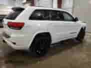 2018 Jeep Grand Cherokee Altitude z VIN 1C4RJFAG4JC397098, wystawiony jako Copart lot #82310585 z przebiegiem 138 914 mil mil oraz Szkoda całkowita • Salvage title. Historia ofert i sprzedaży dostępna na DreamBid. Obrazek 3.