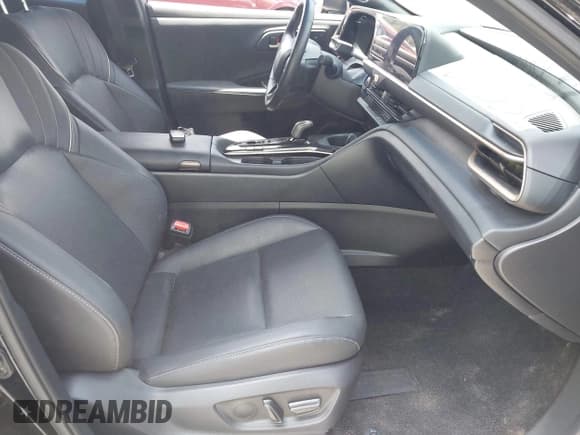 ✅ 2024 Toyota Crown XLE • VIN: JTDAAAAF7R3028366 • Lot: 42857658. Wystawiony na IAAI z przebiegiem 30 618 mil. Bezpłatny archiwum sprzedaży aukcyjnych z USA i szczegółowy raport historii pojazdu na DreamBid. Zdjęcie 5.