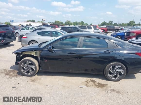 ✅ 2025 Hyundai Elantra Limited • VIN: KMHLP4DGXSU964944 • Lot: 43139973. Wystawiony na IAAI z przebiegiem 1 833 mil. Bezpłatny archiwum sprzedaży aukcyjnych z USA i szczegółowy raport historii pojazdu na DreamBid. Zdjęcie 14.