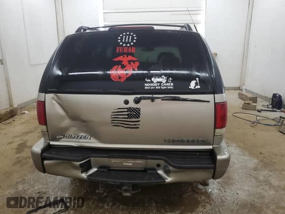 2001 Chevrolet Blazer LT z VIN 1GNDT13W81K237282, wystawiony jako Copart lot #77246084 z przebiegiem 200 614 mil mil oraz Szkoda całkowita • Salvage title. Historia ofert i sprzedaży dostępna na DreamBid. Obrazek 6.