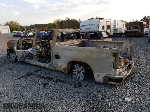 ✅ 2019 Chevrolet Silverado 1500 LT • VIN: 3GCUYDED0KG264377 • Lot: 74612014. Wystawiony na Copart z przebiegiem Nie podano. Bezpłatny archiwum sprzedaży aukcyjnych z USA i szczegółowy raport historii pojazdu na DreamBid. Zdjęcie 2.