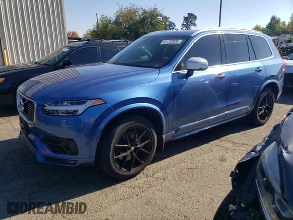 ✅ 2016 Volvo XC90 T6 R-Design • VIN: YV4A22PM9G1076062 • Lot: 81722935. Wystawiony na Copart z przebiegiem 154 964 mil. Bezpłatny archiwum sprzedaży aukcyjnych z USA i szczegółowy raport historii pojazdu na DreamBid. Zdjęcie 1.