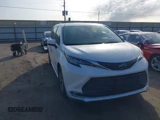 ✅ 2021 Toyota Sienna XLE • VIN: 5TDYRKEC9MS004476 • Lot: 43493253. Listed on IAAI with 92,779 mi. Free auction sales archive from the USA and detailed vehicle history report at DreamBid. Image 1.