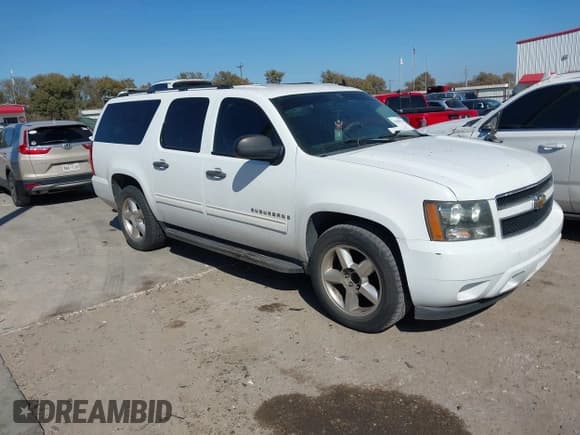 ✅ 2009 Chevrolet Suburban LS • VIN: 1GNFC16079R276304 • Lot: 43688312. Wystawiony na IAAI z przebiegiem 203 002 mil. Bezpłatny archiwum sprzedaży aukcyjnych z USA i szczegółowy raport historii pojazdu na DreamBid. Zdjęcie 1.