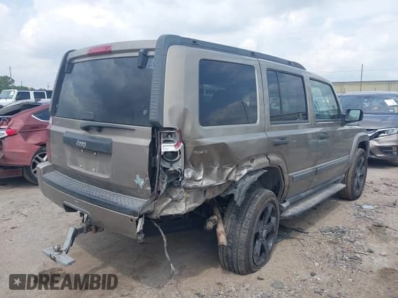 ✅ 2006 Jeep Commander • VIN: 1J8HG48K86C191324 • Lot: 42121472. Wystawiony na IAAI z przebiegiem 220 098 mil. Bezpłatny archiwum sprzedaży aukcyjnych z USA i szczegółowy raport historii pojazdu na DreamBid. Zdjęcie 4.