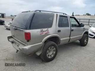 ✅ 2002 Chevrolet Blazer LS • VIN: 1GNDT13W52K153132 • Lot: 59196505. Wystawiony na Copart z przebiegiem 180 251 mil. Bezpłatny archiwum sprzedaży aukcyjnych z USA i szczegółowy raport historii pojazdu na DreamBid. Zdjęcie 3.