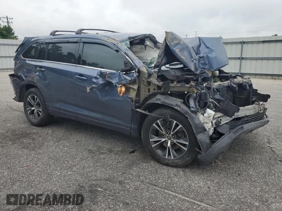 ✅ 2017 Toyota Highlander LE • VIN: 5TDZARFH4HS028401 • Lot: 68082975. Listed on Copart with Not provided. Free auction sales archive from the USA and detailed vehicle history report at DreamBid. Image 4.