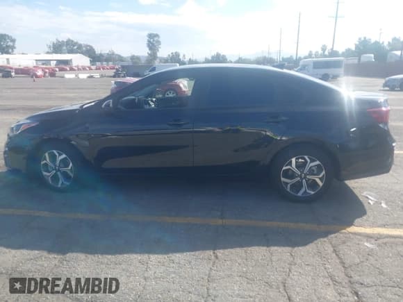 ✅ 2021 Kia Forte LXS • VIN: 3KPF24AD1ME407397 • Lot: 43492729. Wystawiony na IAAI z przebiegiem 31 332 mil. Bezpłatny archiwum sprzedaży aukcyjnych z USA i szczegółowy raport historii pojazdu na DreamBid. Zdjęcie 15.