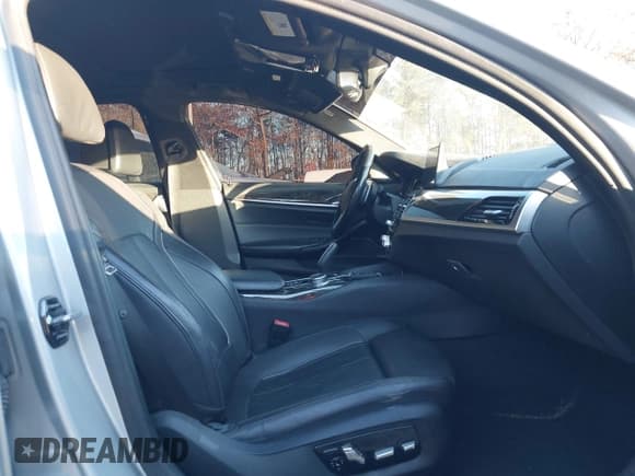 ✅ 2017 BMW 5 Series 540i xDrive • VIN: WBAJE7C38HG479241 • Лот: 43596981. Опубликован ранее на IAAI с пробегом 128 732 миль. Бесплатный доступ к архиву аукционных продаж из США и подробный отчёт об истории автомобиля на DreamBid. Изображение 5.