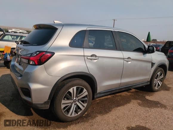 ✅ 2023 Mitsubishi Outlander ES • VIN: JA4ARUAUXPU012964 • Lot: 64581805. Wystawiony na Copart z przebiegiem 17 637 mil. Bezpłatny archiwum sprzedaży aukcyjnych z USA i szczegółowy raport historii pojazdu na DreamBid. Zdjęcie 3.