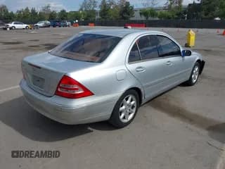 ✅ 2004 Mercedes-Benz C 320 • VIN: WDBRF64JX4F507615 • Lot: 43496597. Wystawiony na IAAI z przebiegiem 186 786 mil. Bezpłatny archiwum sprzedaży aukcyjnych z USA i szczegółowy raport historii pojazdu na DreamBid. Zdjęcie 4.