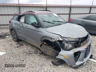 2023 Chevrolet TrailBlazer RS z VIN KL79MTSL6PB177393, wystawiony jako IAAI lot #43055791 z przebiegiem Nie podano mil oraz . Historia ofert i sprzedaży dostępna na DreamBid. Obrazek 1.