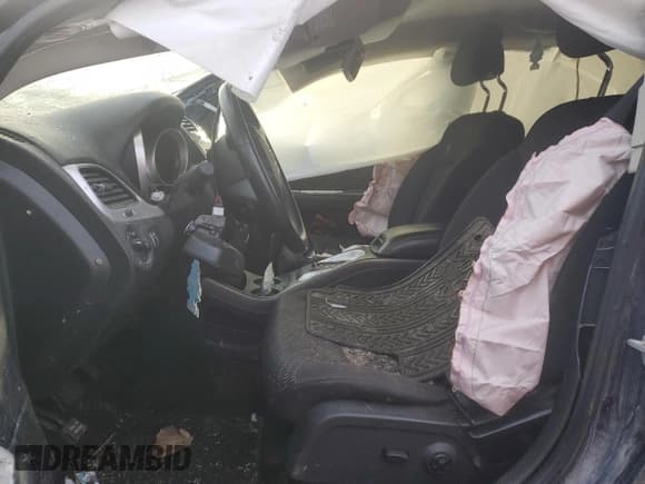 ✅ 2019 Dodge Journey SE • VIN: 3C4PDCBB3KT700958 • Lot: 42611785. Wystawiony na Copart z przebiegiem Nie podano. Bezpłatny archiwum sprzedaży aukcyjnych z USA i szczegółowy raport historii pojazdu na DreamBid. Zdjęcie 7.