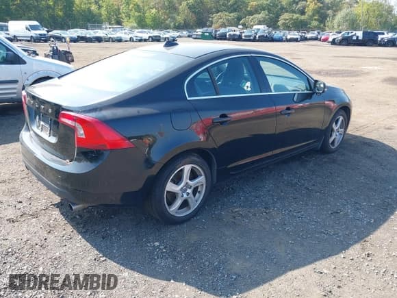 ✅ 2012 Volvo S60 T5 • VIN: YV1622FS4C2119147 • Lot: 43239923. Wystawiony na IAAI z przebiegiem 171 696 mil. Bezpłatny archiwum sprzedaży aukcyjnych z USA i szczegółowy raport historii pojazdu na DreamBid. Zdjęcie 4.