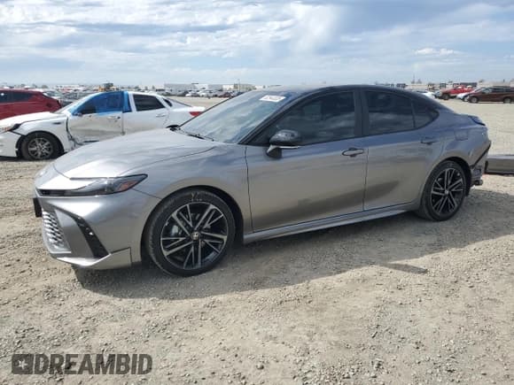 ✅ 2025 Toyota Camry XSE • VIN: 4T1DAACK1SU559047 • Lot: 82544835. Wystawiony na Copart z przebiegiem 13 570 mil. Bezpłatny archiwum sprzedaży aukcyjnych z USA i szczegółowy raport historii pojazdu na DreamBid. Zdjęcie 1.