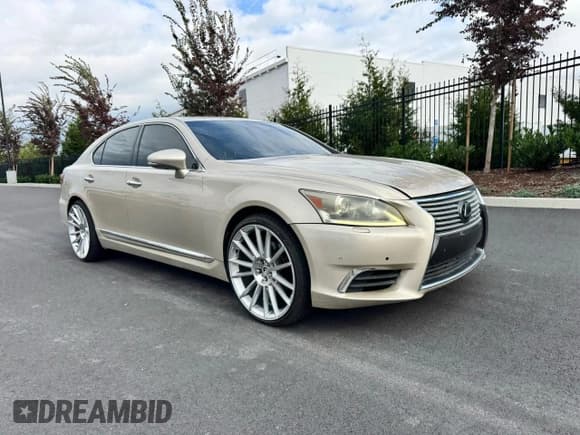 ✅ 2017 Lexus LS 460 • VIN: JTHBL5EF2H5143975 • Лот: 93981775. Опубликован ранее на Copart с пробегом 28 603 миль. Бесплатный доступ к архиву аукционных продаж из США и подробный отчёт об истории автомобиля на DreamBid. Изображение 1.