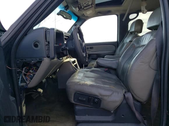 ✅ 2002 Chevrolet Suburban LT • VIN: 1GNFK16T02J261631 • Лот: 46933875. Опубликован ранее на Copart с пробегом Не указан. Бесплатный доступ к архиву аукционных продаж из США и подробный отчёт об истории автомобиля на DreamBid. Изображение 7.