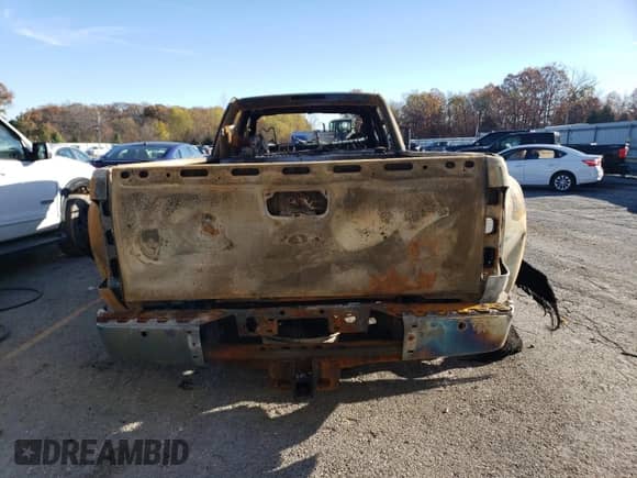 2011 Chevrolet Silverado 3500HD DRW LTZ с VIN 1GC4K1C82BF146161, выставлен на аукционе Copart как лот 79089334 с пробегом Не указан миль и На запчасти • Non repairable. История ставок и продаж доступна на DreamBid. Изображение 6.