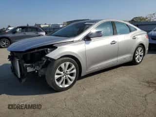 2013 Hyundai Azera z VIN KMHFG4JG9DA240717, wystawiony jako Copart lot #46600585 z przebiegiem 76 179 mil mil oraz Szkoda całkowita • Salvage title. Historia ofert i sprzedaży dostępna na DreamBid. Obrazek 1.