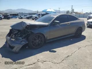 ✅ 2012 Mercedes-Benz C 63 AMG • VIN: WDDGJ7HB7CF780967 • Lot: 56384235. Wystawiony na Copart z przebiegiem 118 778 mil. Bezpłatny archiwum sprzedaży aukcyjnych z USA i szczegółowy raport historii pojazdu na DreamBid. Zdjęcie 1.