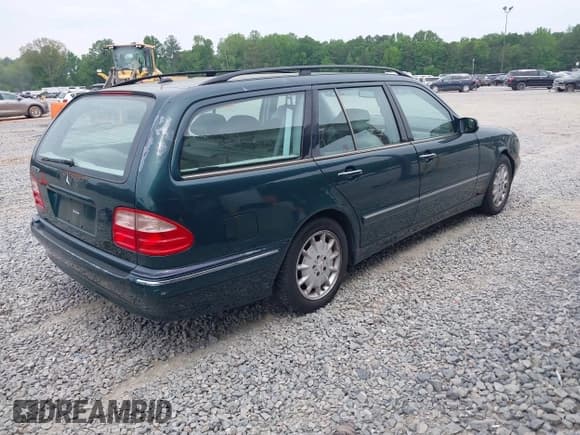 ✅ 2002 Mercedes-Benz E 320 • VIN: WDBJH65J12B462834 • Лот: 42086848. Опубликован ранее на IAAI с пробегом 190 720 миль. Бесплатный доступ к архиву аукционных продаж из США и подробный отчёт об истории автомобиля на DreamBid. Изображение 4.