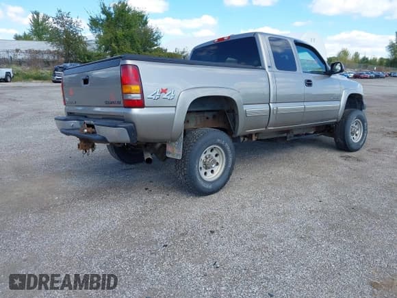 ✅ 2001 Chevrolet Silverado 2500HD LS • VIN: 1GCHK29U81E192996 • Лот: 43303691. Опубликован ранее на IAAI с пробегом 215 663 миль. Бесплатный доступ к архиву аукционных продаж из США и подробный отчёт об истории автомобиля на DreamBid. Изображение 4.