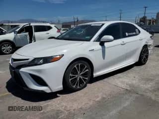 2020 Toyota Camry Hybrid SE z VIN 4T1G31AK0LU544230, wystawiony jako Copart lot #69833395 z przebiegiem 147 359 mil mil oraz Szkoda całkowita • Salvage title. Historia ofert i sprzedaży dostępna na DreamBid. Obrazek 1.