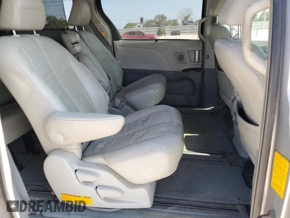 ✅ 2012 Toyota Sienna XLE • VIN: 5TDYK3DC9CS207913 • Lot: 82689705. Listed on Copart with 188,992 mi. Free auction sales archive from the USA and detailed vehicle history report at DreamBid. Image 11.