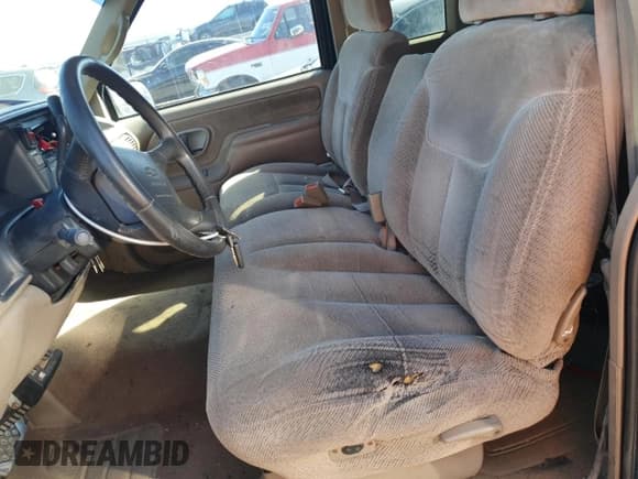 ✅ 1996 Chevrolet Silverado 1500 • VIN: 1GCEK19R8TE248821 • Lot: 82132615. Wystawiony na Copart z przebiegiem 291 896 mil. Bezpłatny archiwum sprzedaży aukcyjnych z USA i szczegółowy raport historii pojazdu na DreamBid. Zdjęcie 7.