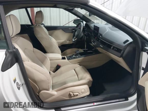 ✅ 2024 Audi A5 Cabriolet S line Prestige • VIN: WAU5AGF50RN010393 • Lot: 43319999. Wystawiony na IAAI z przebiegiem 9 644 mil. Bezpłatny archiwum sprzedaży aukcyjnych z USA i szczegółowy raport historii pojazdu na DreamBid. Zdjęcie 5.