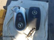 ✅ 2025 Mercedes-Benz GLC 300 • VIN: W1NKM4HB6SF345438 • Lot: 42950970. Wystawiony na IAAI z przebiegiem 923 mil. Bezpłatny archiwum sprzedaży aukcyjnych z USA i szczegółowy raport historii pojazdu na DreamBid. Zdjęcie 11.