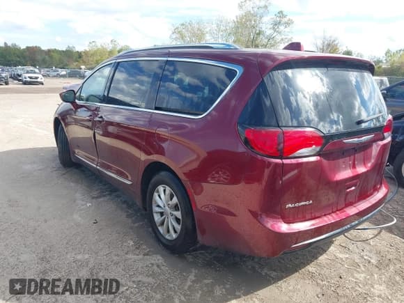 ✅ 2018 Chrysler Pacifica Touring L Plus • VIN: 2C4RC1EG6JR353750 • Lot: 43365347. Wystawiony na IAAI z przebiegiem 103 636 mil. Bezpłatny archiwum sprzedaży aukcyjnych z USA i szczegółowy raport historii pojazdu na DreamBid. Zdjęcie 3.
