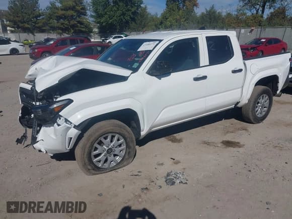 ✅ 2024 Toyota Tacoma SR • VIN: 3TYKD5HNXRT012357 • Lot: 43480271. Wystawiony na IAAI z przebiegiem 13 120 mil. Bezpłatny archiwum sprzedaży aukcyjnych z USA i szczegółowy raport historii pojazdu na DreamBid. Zdjęcie 2.