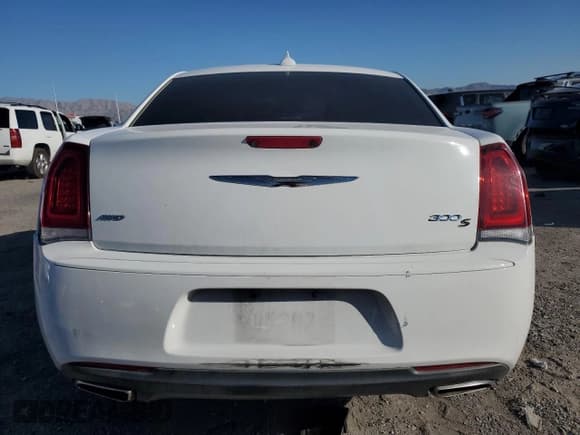 ✅ 2019 Chrysler 300 S • VIN: 2C3CCAGG7KH542812 • Lot: 81995905. Wystawiony na Copart z przebiegiem 114 515 mil. Bezpłatny archiwum sprzedaży aukcyjnych z USA i szczegółowy raport historii pojazdu na DreamBid. Zdjęcie 6.