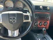 ✅ 2013 Dodge Challenger SXT • VIN: 2C3CDYAG3DH530786 • Lot: 87635065. Wystawiony na Copart z przebiegiem 134 828 mil. Bezpłatny archiwum sprzedaży aukcyjnych z USA i szczegółowy raport historii pojazdu na DreamBid. Zdjęcie 9.