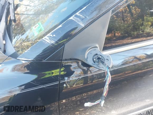 ✅ 2017 Hyundai Elantra SE • VIN: 5NPD84LF4HH055227 • Lot: 43614341. Listed on IAAI with 116,563 mi. Free auction sales archive from the USA and detailed vehicle history report at DreamBid. Image 6.