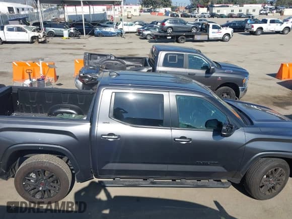 ✅ 2024 Toyota Tundra SR5 • VIN: 5TFLA5DB9RX206764 • Лот: 42218586. Опубликован ранее на IAAI с пробегом 12 228 миль. Бесплатный доступ к архиву аукционных продаж из США и подробный отчёт об истории автомобиля на DreamBid. Изображение 13.