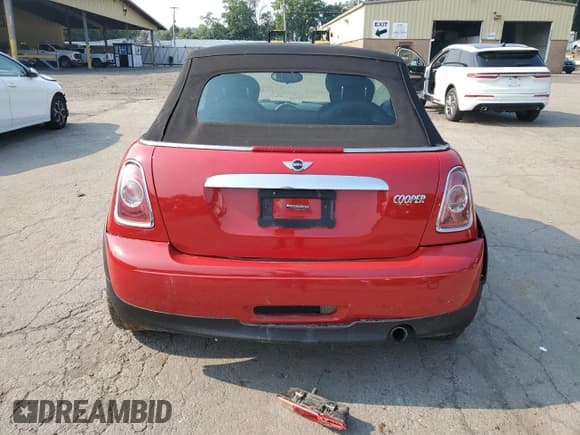 ✅ 2013 MINI Convertible • VIN: WMWZN3C52DT568625 • Лот: 67493415. Опубликован ранее на Copart с пробегом 123 843 миль. Бесплатный доступ к архиву аукционных продаж из США и подробный отчёт об истории автомобиля на DreamBid. Изображение 6.