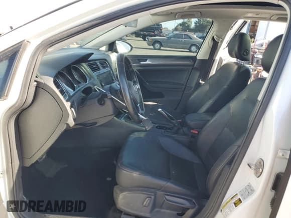 ✅ 2018 Volkswagen Golf S • VIN: 3VWH17AU0JM759320 • Лот: 81678095. Опубликован ранее на Copart с пробегом 181 945 миль. Бесплатный доступ к архиву аукционных продаж из США и подробный отчёт об истории автомобиля на DreamBid. Изображение 7.