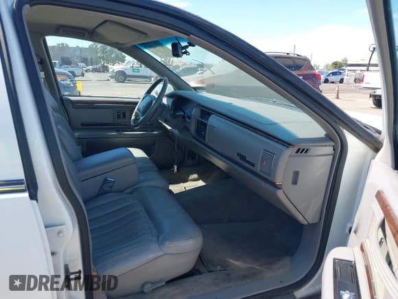 ✅ 1995 Buick Roadmaster Collectors Edition • VIN: 1G4BN52P1SR430194 • Lot: 42794867. Wystawiony na IAAI z przebiegiem 94 637 mil. Bezpłatny archiwum sprzedaży aukcyjnych z USA i szczegółowy raport historii pojazdu na DreamBid. Zdjęcie 5.