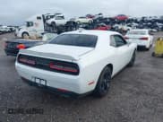 ✅ 2018 Dodge Challenger SXT • VIN: 2C3CDZAG6JH215207 • Lot: 43066479. Wystawiony na IAAI z przebiegiem 150 986 mil. Bezpłatny archiwum sprzedaży aukcyjnych z USA i szczegółowy raport historii pojazdu na DreamBid. Zdjęcie 4.