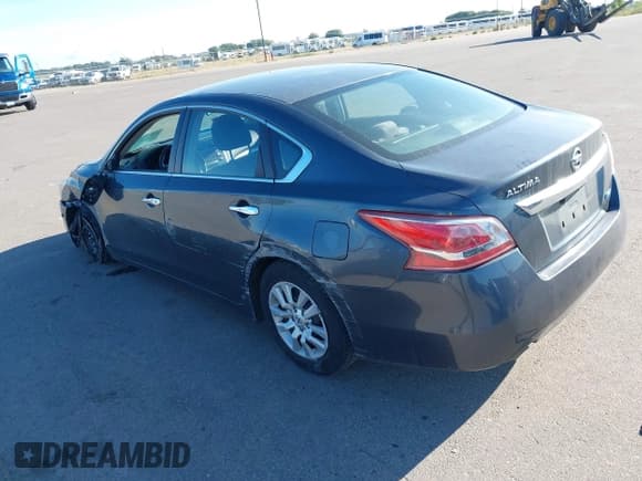 ✅ 2013 Nissan Altima S • VIN: 1N4AL3AP6DC193323 • Lot: 43146775. Listed on IAAI with 136,982 mi. Free auction sales archive from the USA and detailed vehicle history report at DreamBid. Image 3.